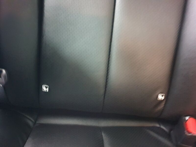 More views of Nissan Leaf