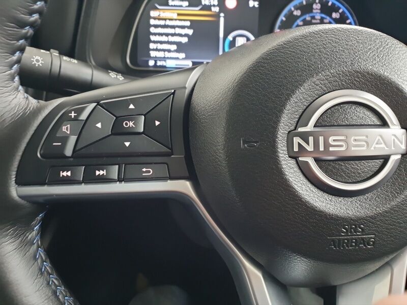 More views of Nissan Leaf