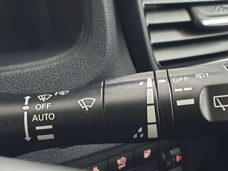 More views of Nissan Leaf