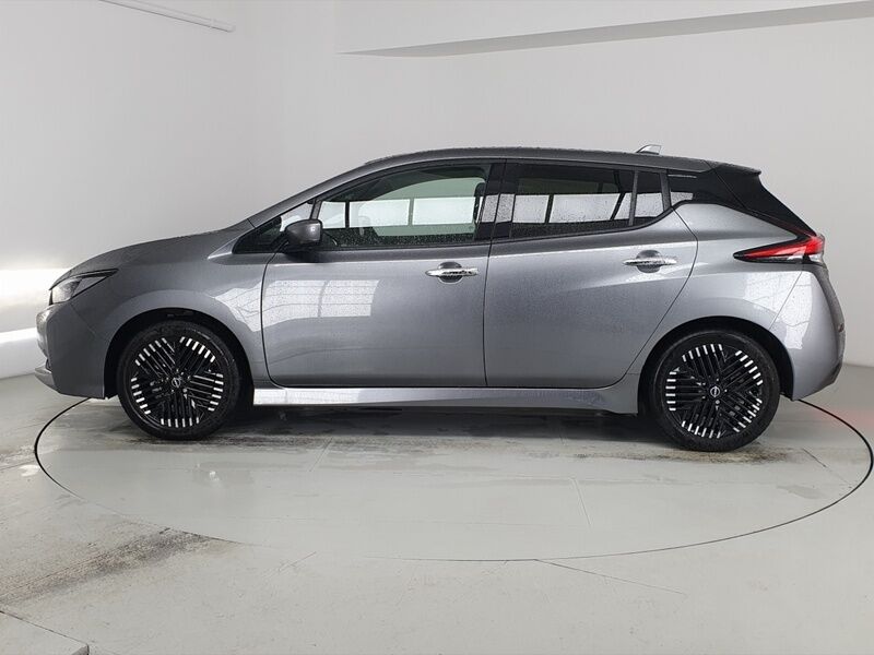 More views of Nissan Leaf