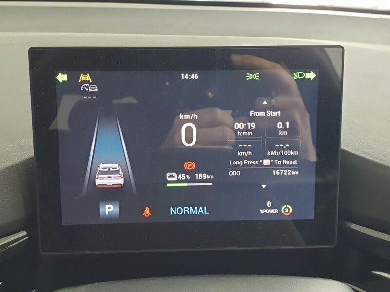 More views of MG MG4