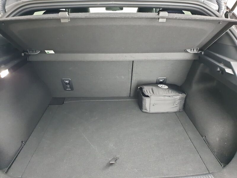 More views of MG MG4