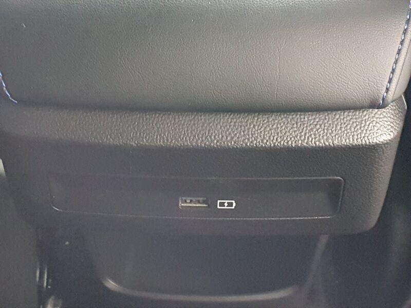 More views of MG MG4