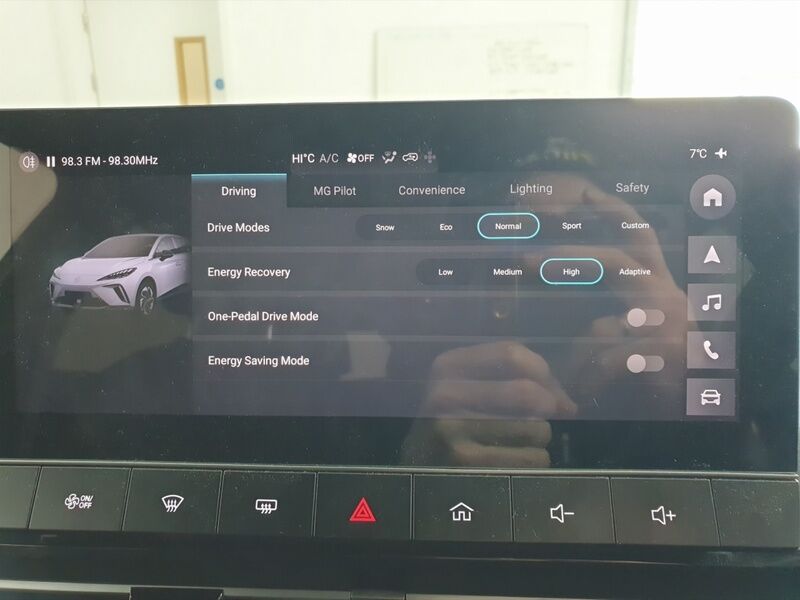 More views of MG MG4