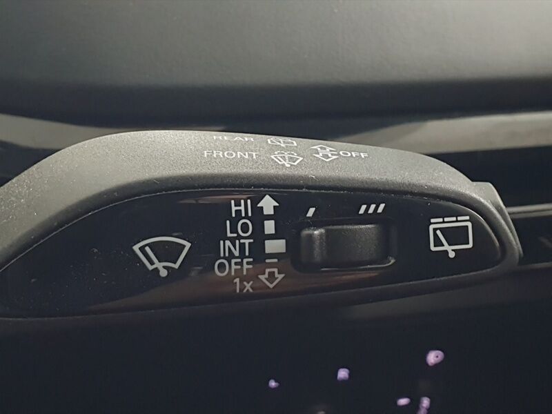 More views of MG MG4