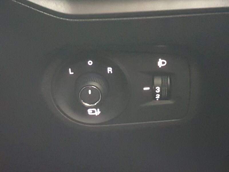 More views of MG MG4