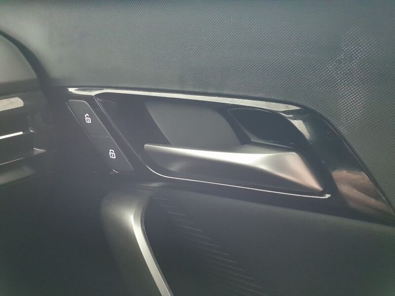 More views of MG MG4