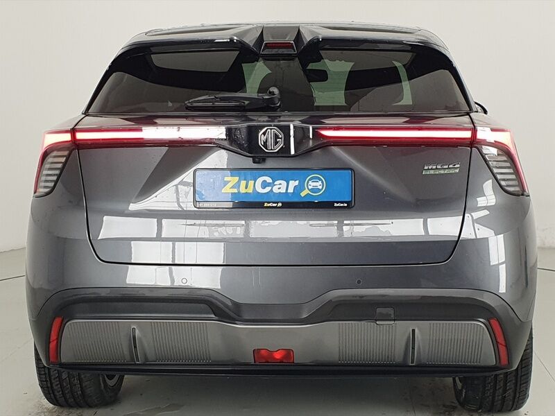 More views of MG MG4