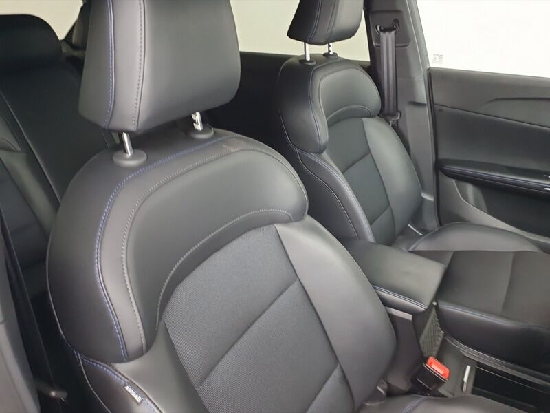 More views of MG MG4