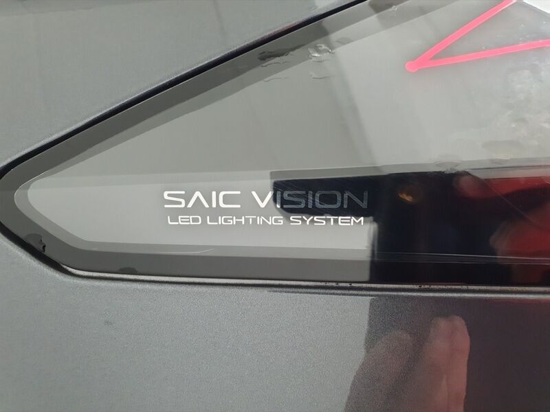 More views of MG MG4