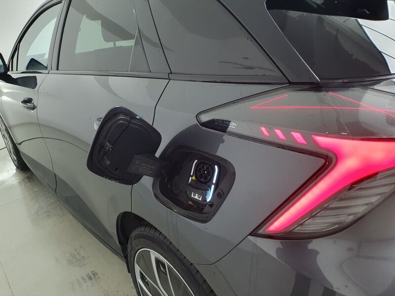 More views of MG MG4