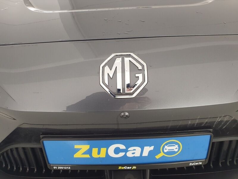 More views of MG MG4