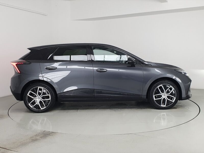 More views of MG MG4