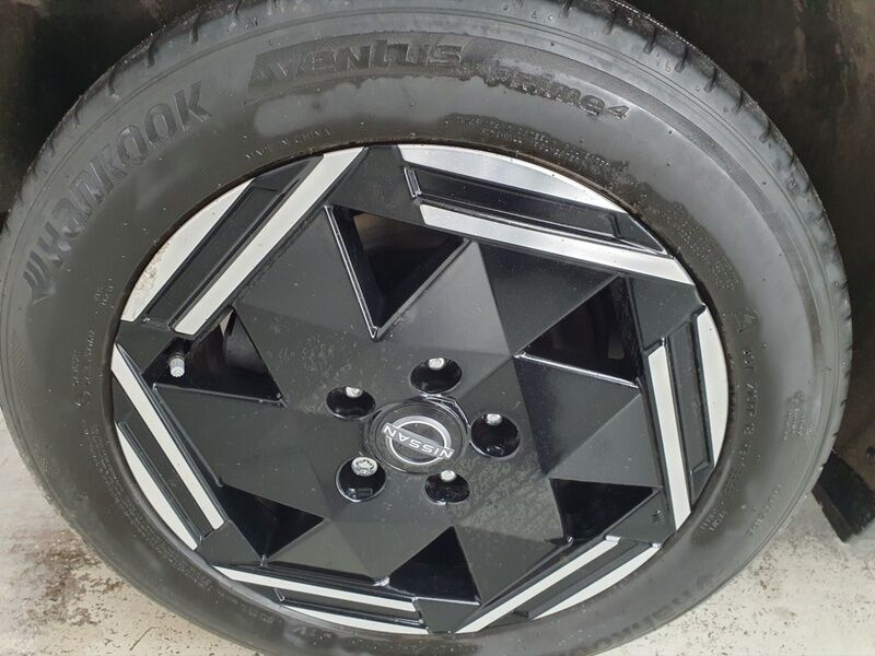 More views of Nissan Leaf