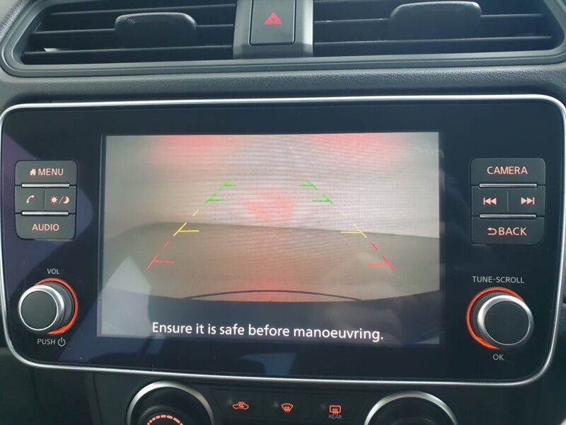 More views of Nissan Leaf