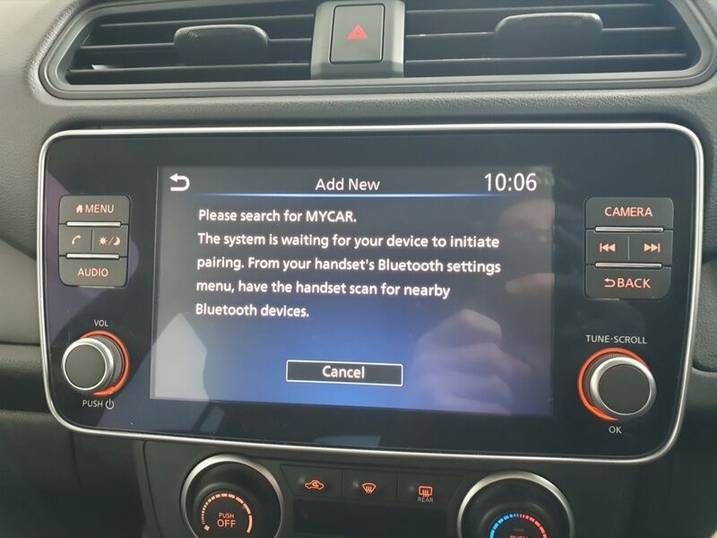 More views of Nissan Leaf