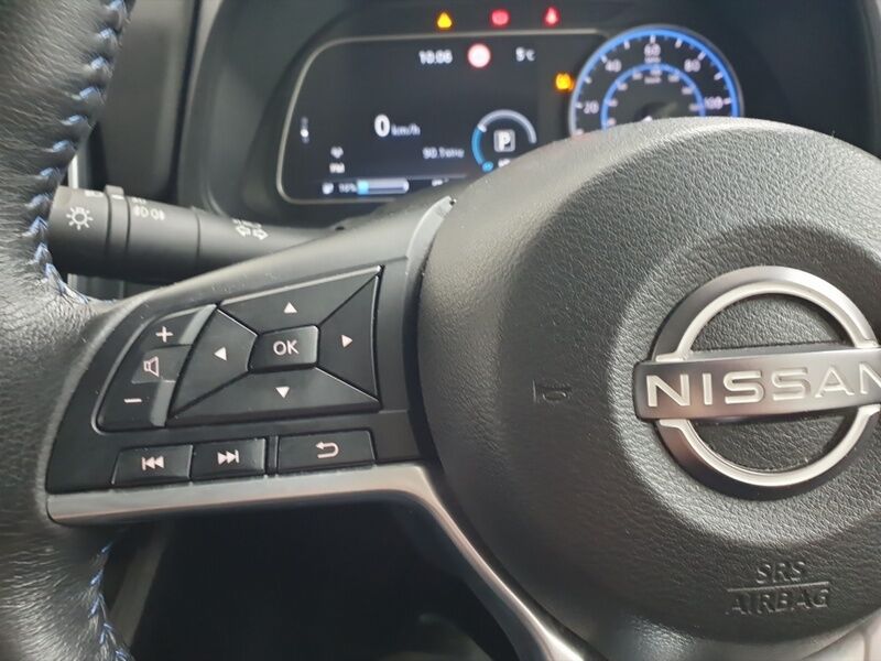 More views of Nissan Leaf