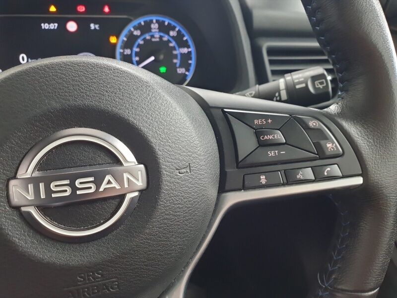 More views of Nissan Leaf