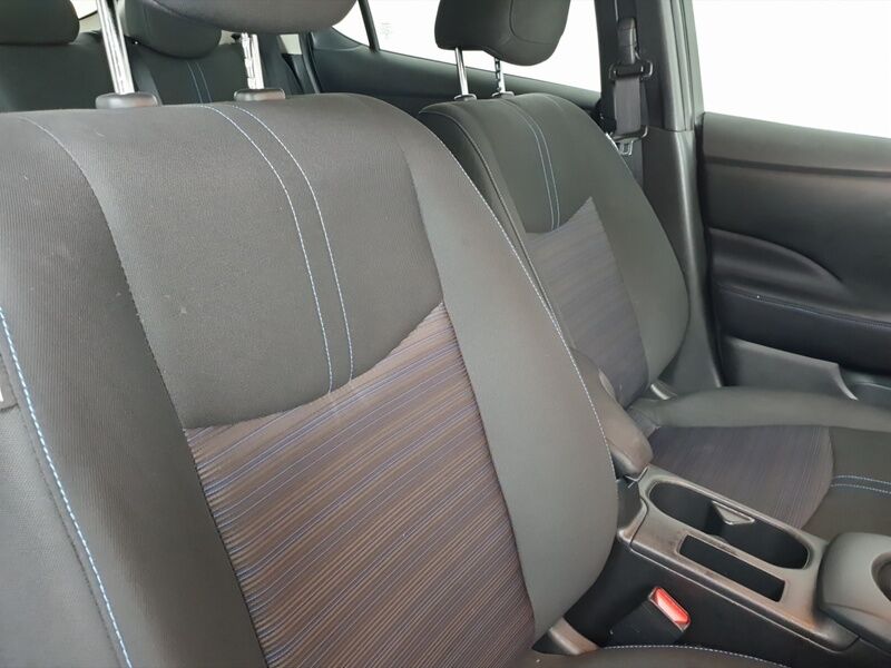 More views of Nissan Leaf