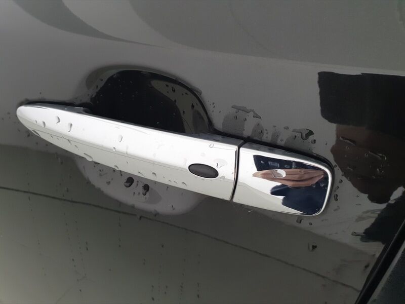 More views of Nissan Leaf