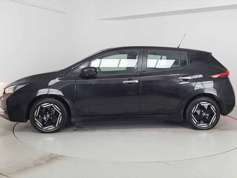 More views of Nissan Leaf