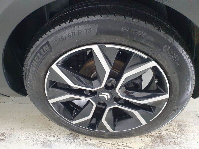 More views of Citroen e-C4 X