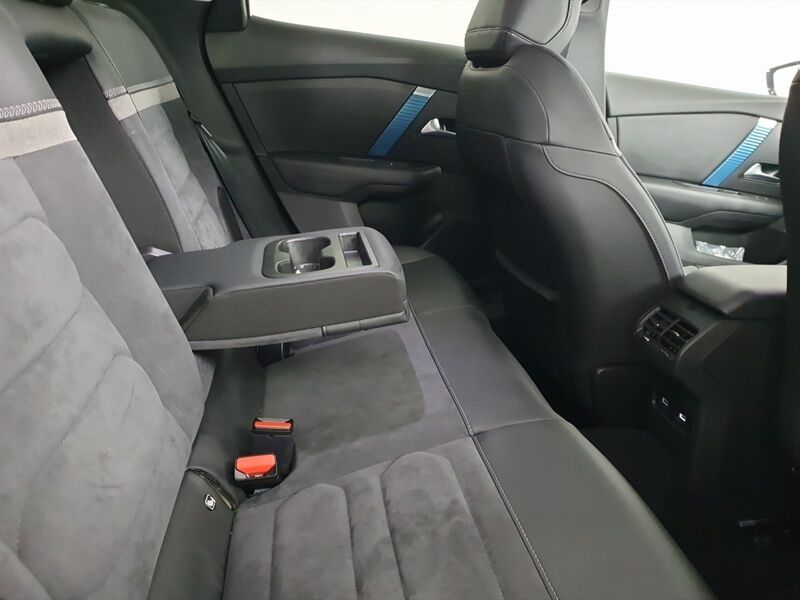 More views of Citroen e-C4 X