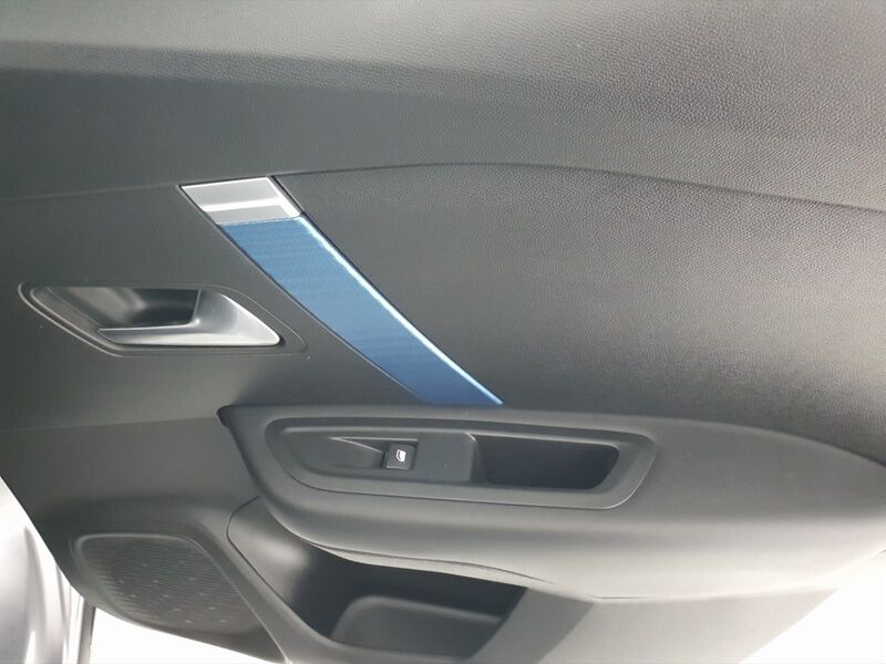 More views of Citroen e-C4 X