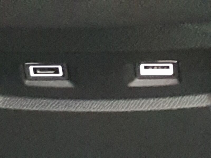 More views of Citroen e-C4 X