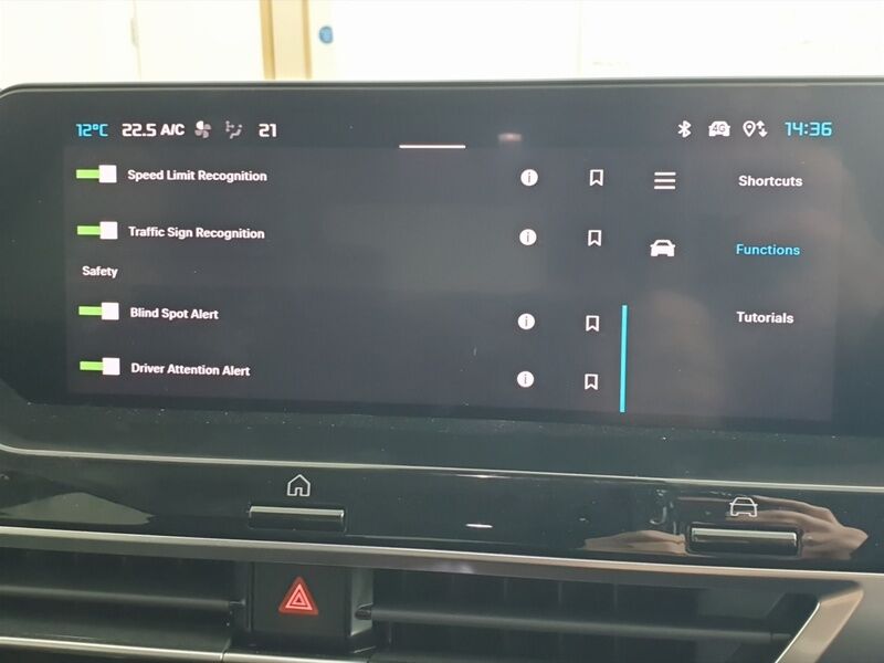 More views of Citroen e-C4 X