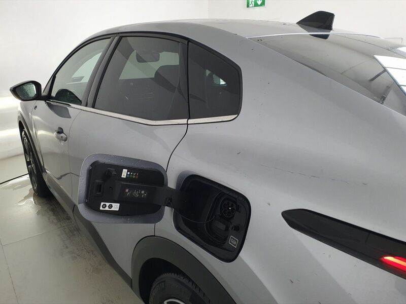 More views of Citroen e-C4 X