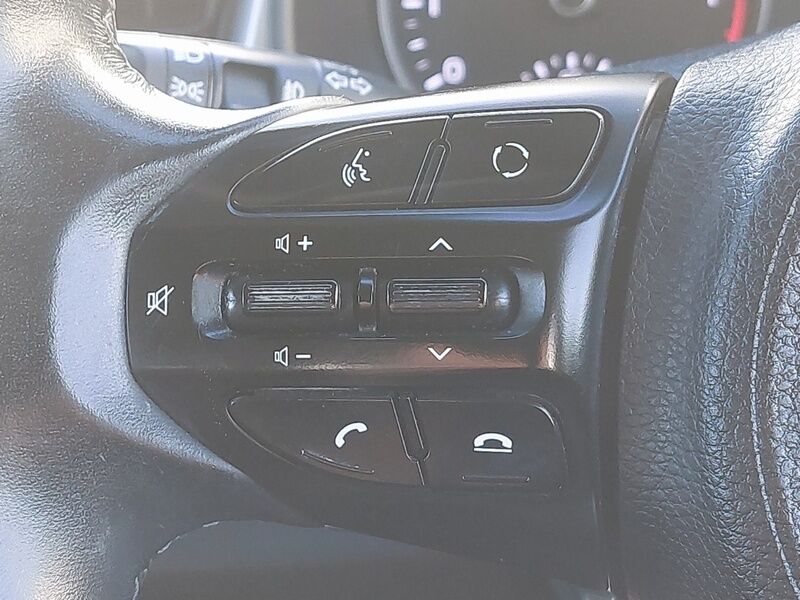 More views of Kia Stonic