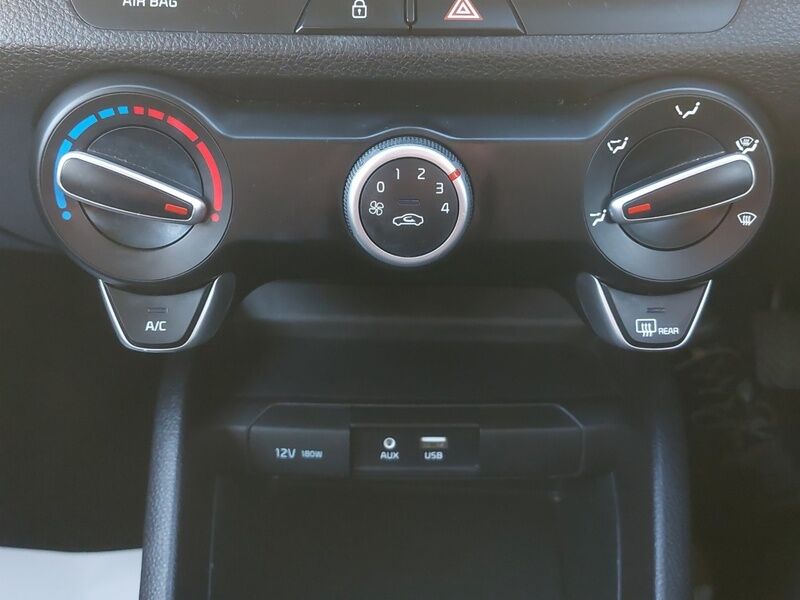 More views of Kia Stonic