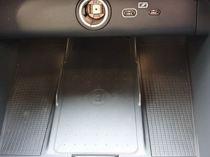 More views of Volvo EX40