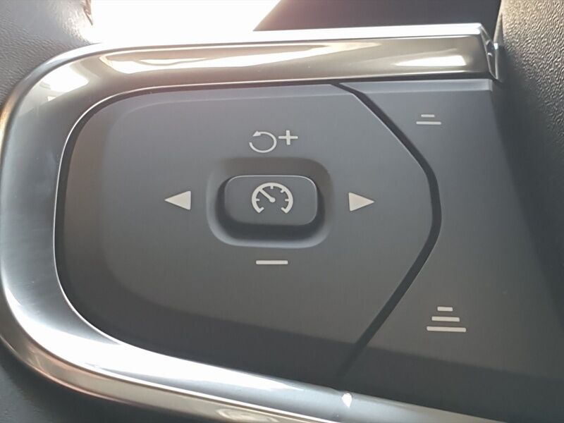 More views of Volvo EX40