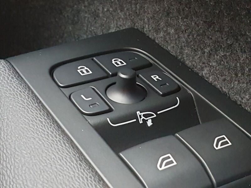 More views of Volvo EX40