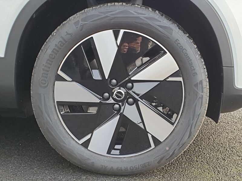 More views of Volvo EX40