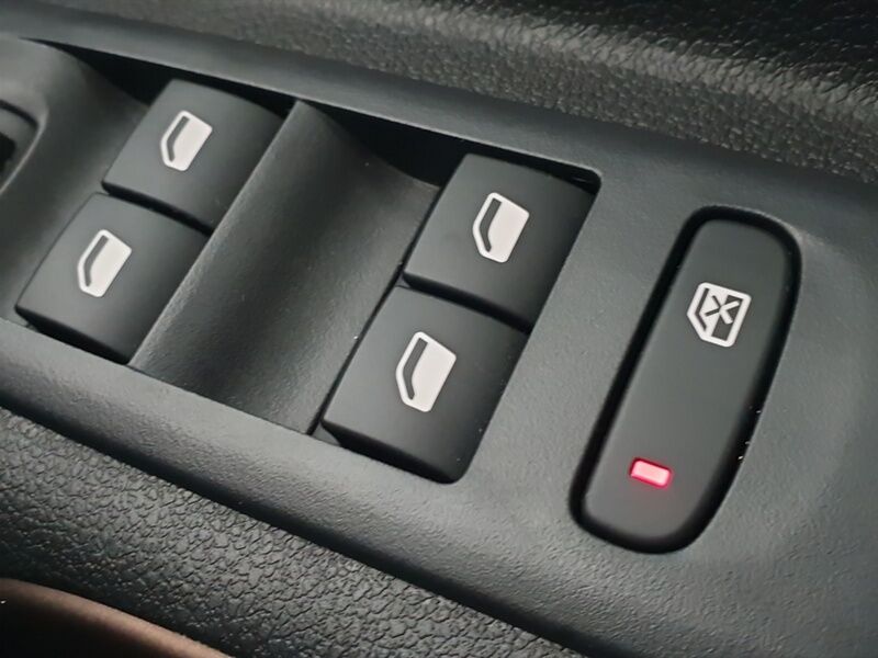 More views of Peugeot Rifter