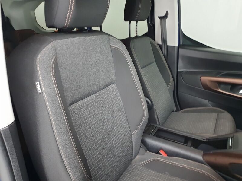 More views of Peugeot Rifter