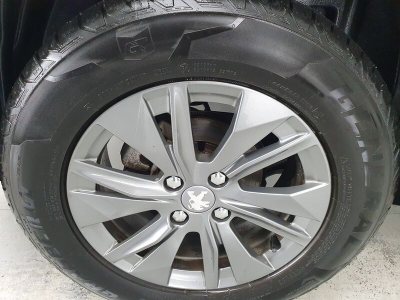 More views of Peugeot 2008