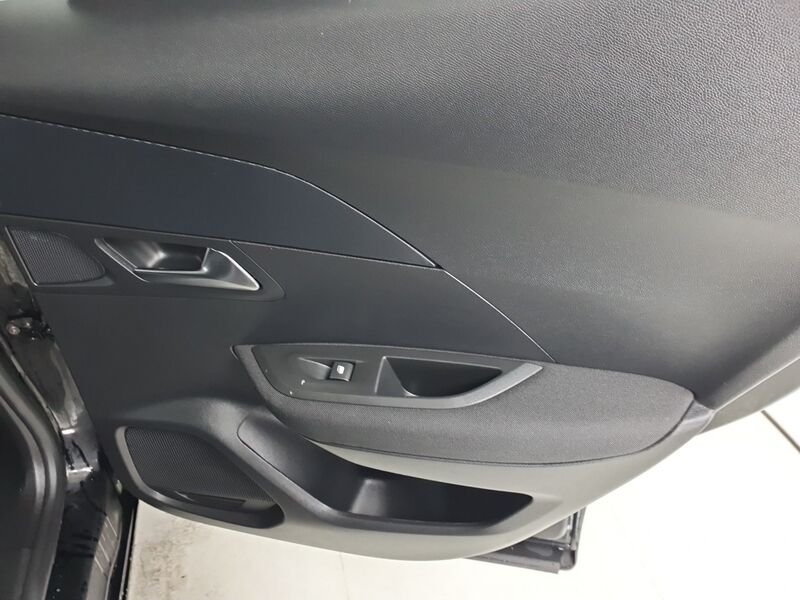 More views of Peugeot 2008