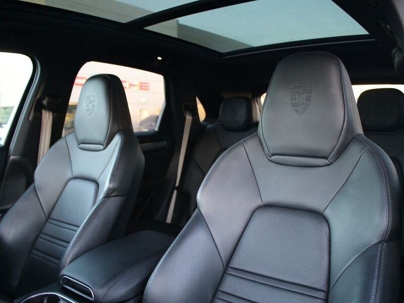 More views of Porsche Cayenne