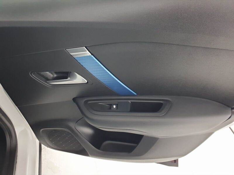 More views of Citroen e-C4 X