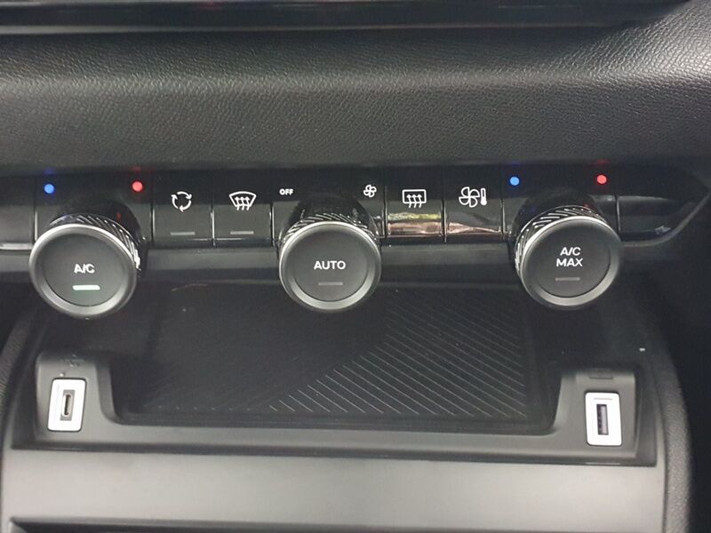 More views of Citroen e-C4 X