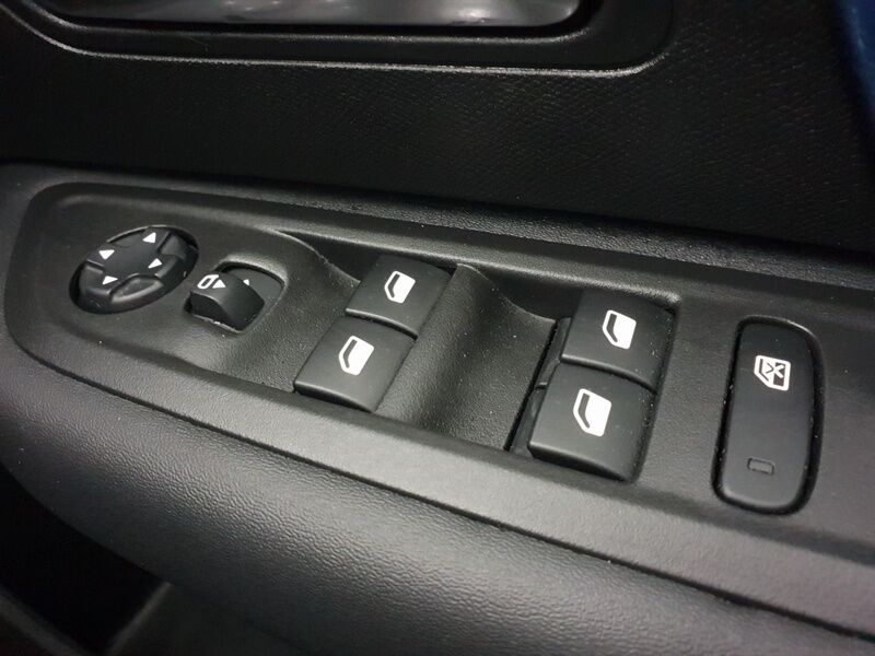 More views of Citroen e-C4 X