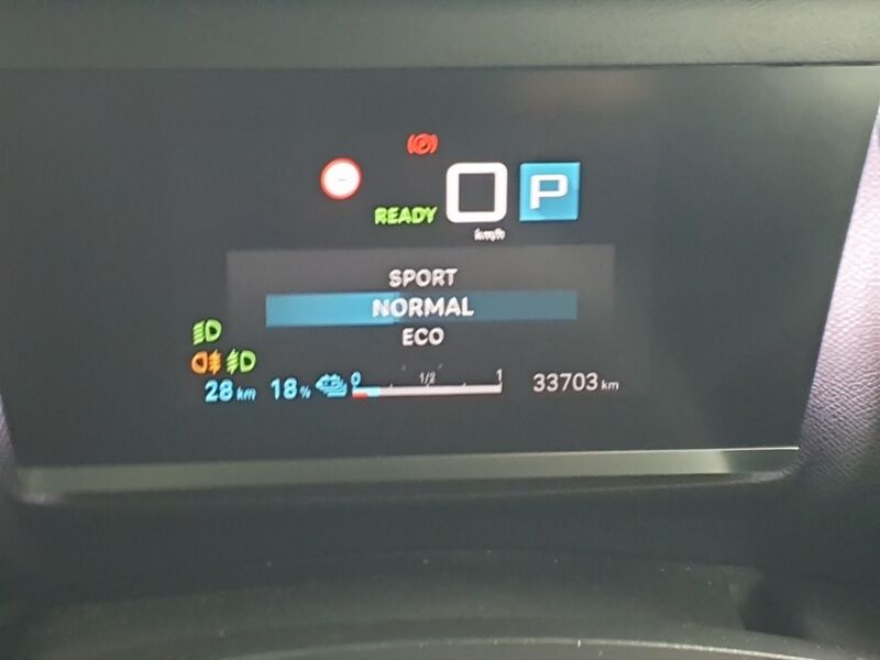 More views of Citroen e-C4 X