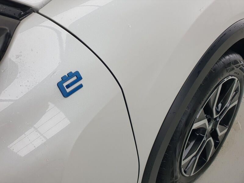 More views of Citroen e-C4 X