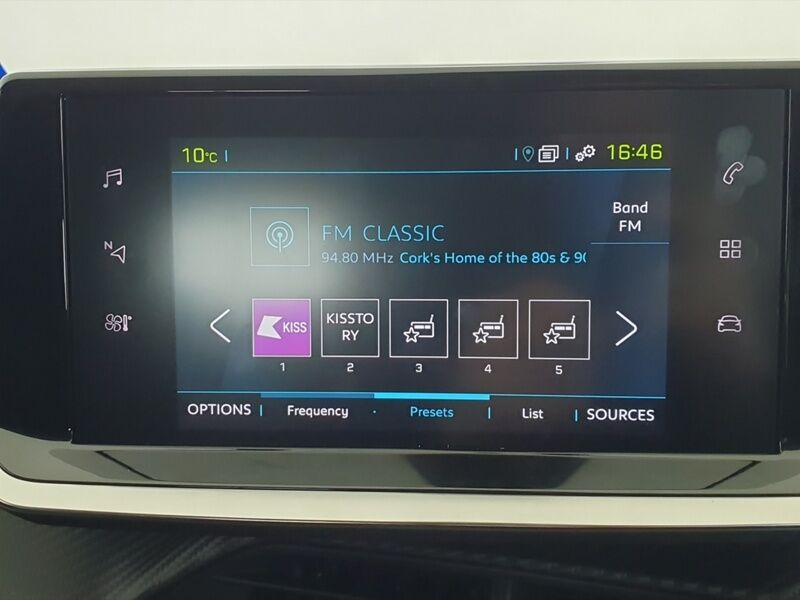 More views of Peugeot 208