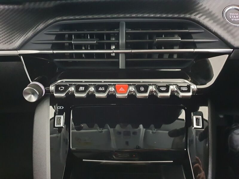 More views of Peugeot 208