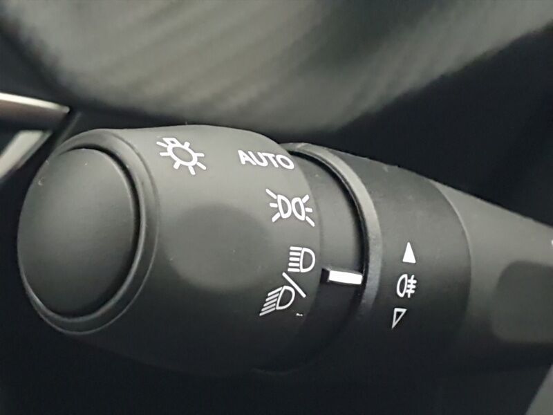 More views of Peugeot 208